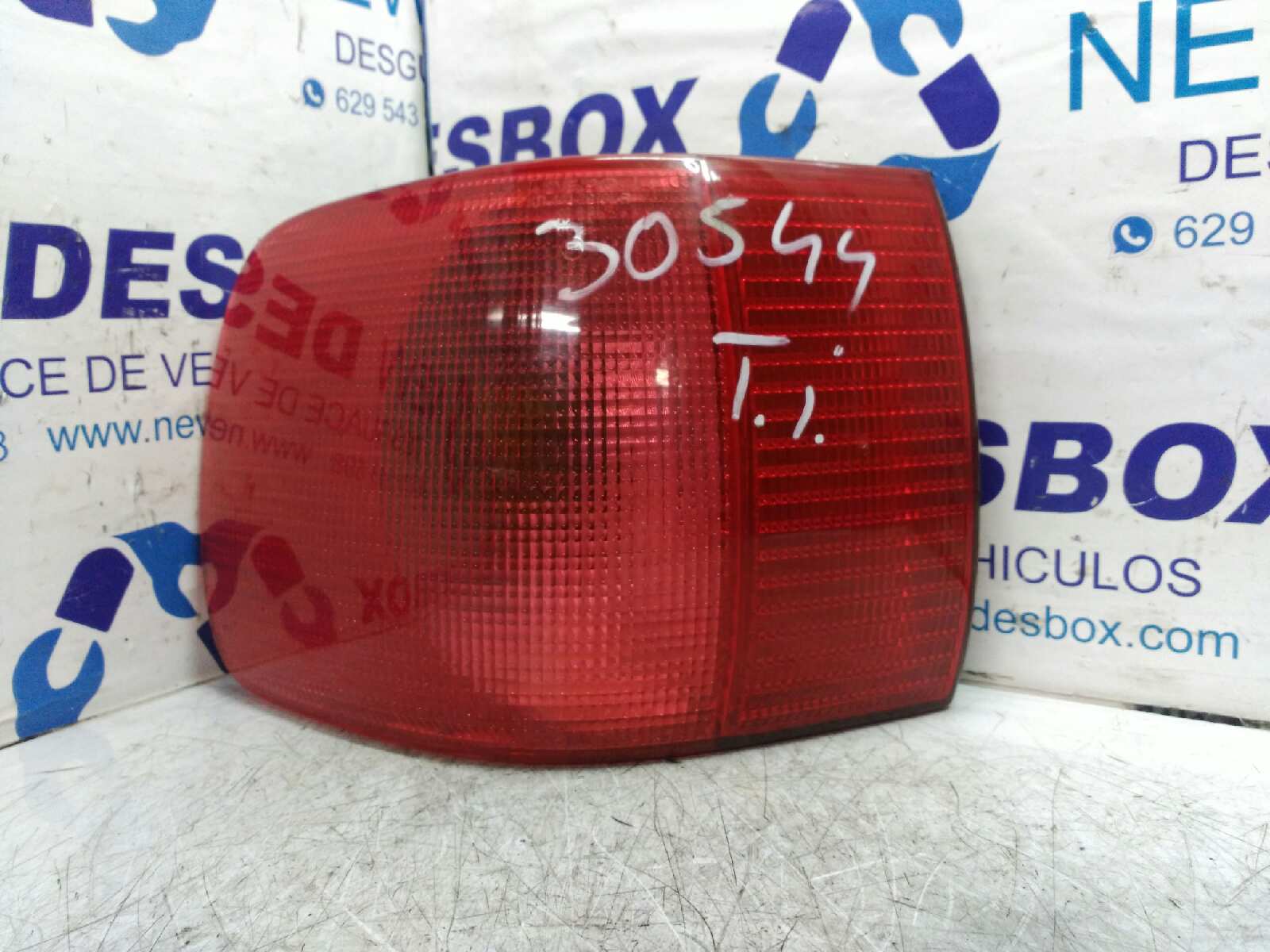 PILOTO TRASERO IZQUIERDO AUDI 80 AVANT