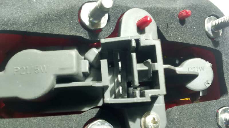 PILOTO TRASERO DERECHO ALFA ROMEO 147 (190) - vista 3