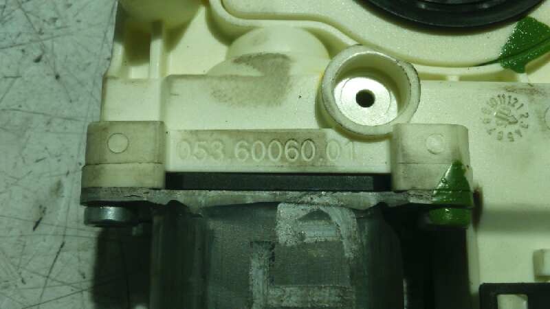 MOTOR ELEVALUNAS TRASERO DERECHO VOLKSWAGEN GOLF V BERLINA (1K1) - vista 3