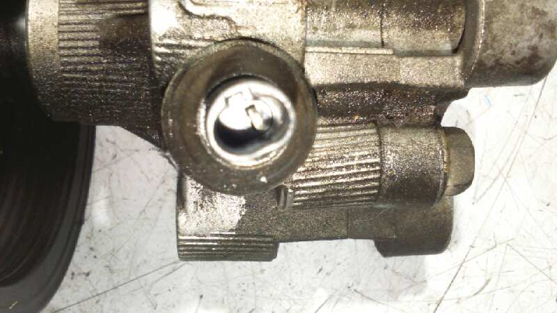 BOMBA DIRECCION TOYOTA AVENSIS BERLINA (T25) - vista 2