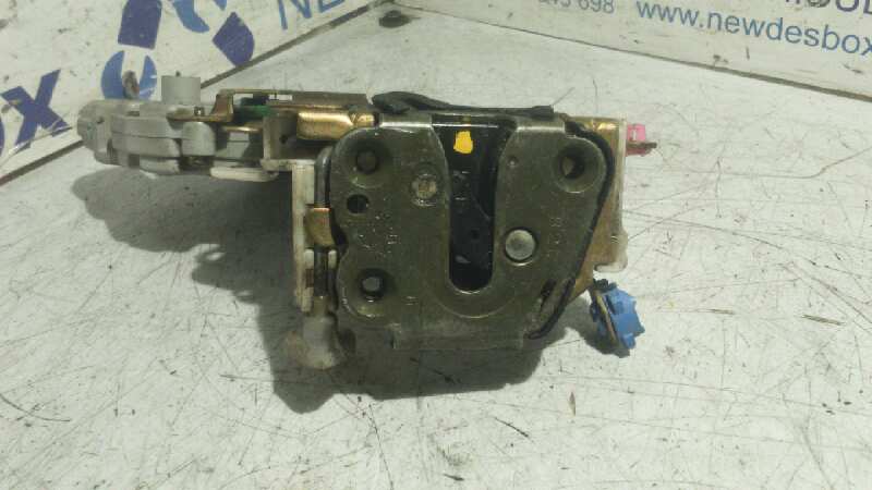 CERRADURA PUERTA DELANTERA DERECHA NISSAN TERRANO/TERRANO.II (R20) - vista 3