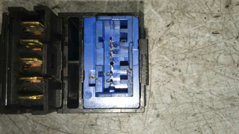 MANDO ELEVALUNAS DELANTERO IZQUIERDO PEUGEOT 406 BERLINA (S1/S2) - vista 3