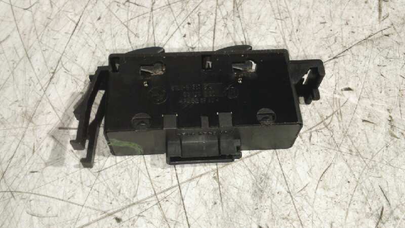 MANDO ELEVALUNAS DELANTERO DERECHO BMW SERIE 3 BERLINA (E46) - vista 4