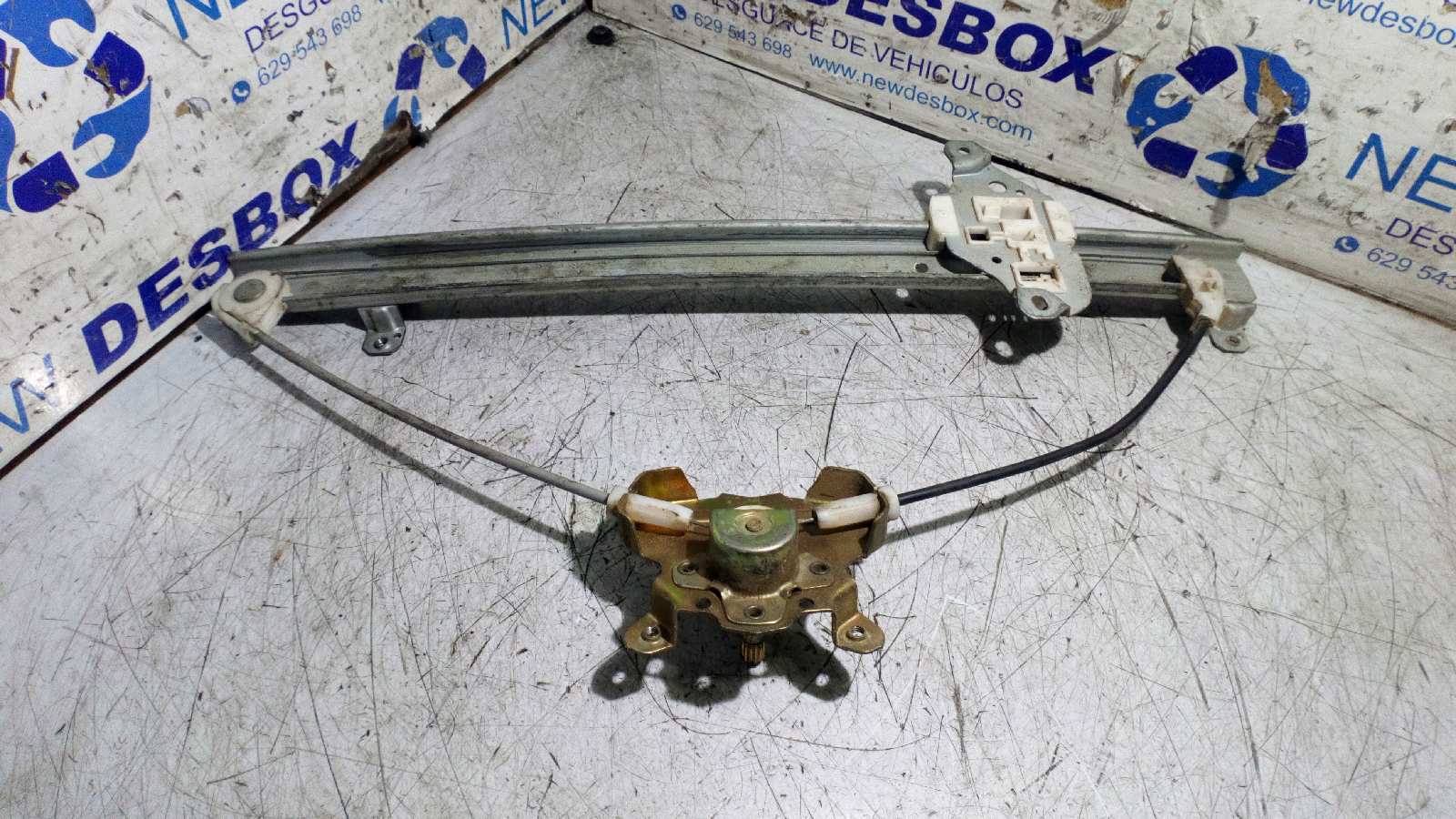 ELEVALUNAS TRASERO IZQUIERDO NISSAN PICK-UP (D22) - vista 2