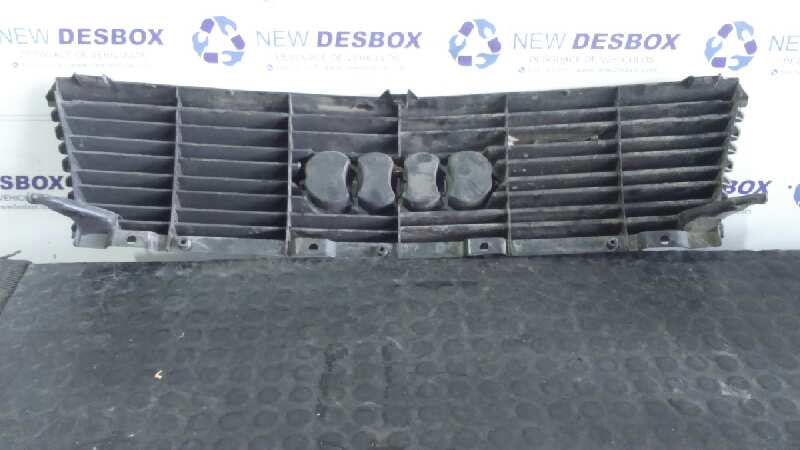 REJILLA DELANTERA AUDI 100 BERLINA (443) - vista 3