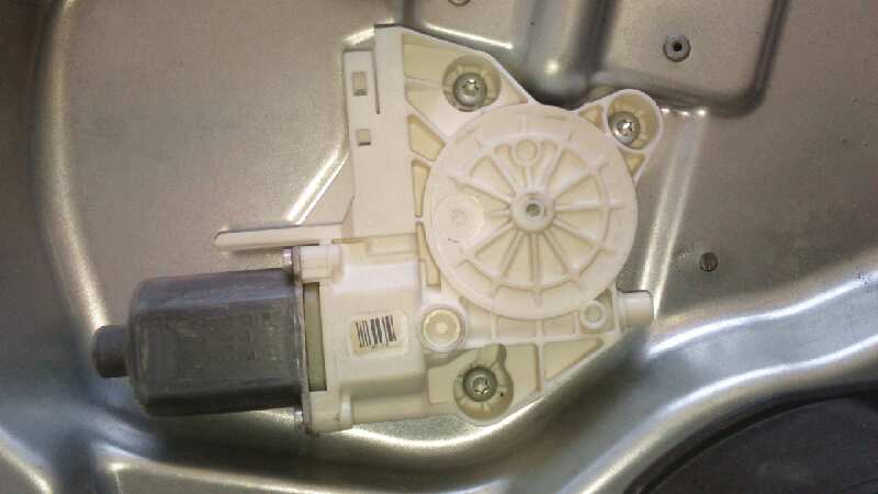 ELEVALUNAS DELANTERO DERECHO FORD FOCUS BERLINA (CAP) - vista 5