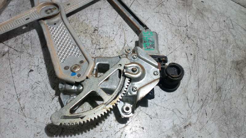 ELEVALUNAS DELANTERO DERECHO TOYOTA YARIS (NCP1/NLP1/SCP1) - vista 4