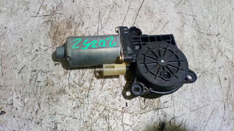 MOTOR ELEVALUNAS DELANTERO DERECHO FORD FIESTA (CBK) - vista 4