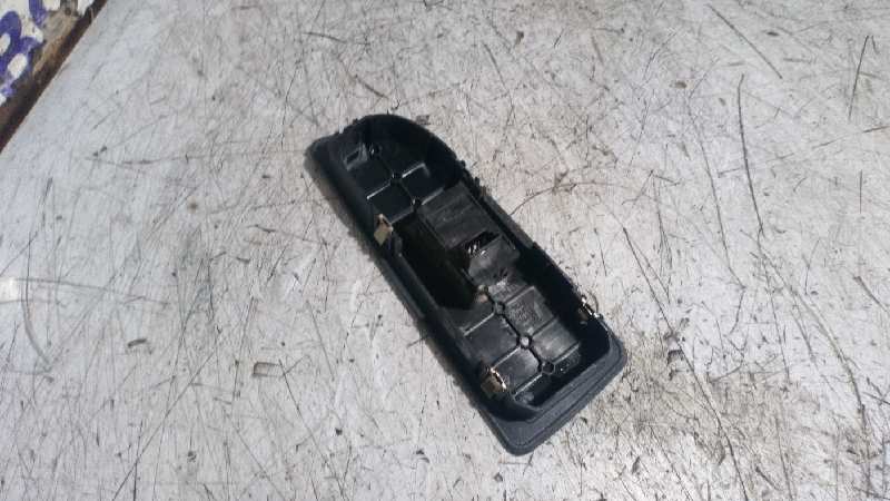 MANDO ELEVALUNAS DELANTERO DERECHO BMW SERIE 1 BERLINA (E81/E87) - vista 2