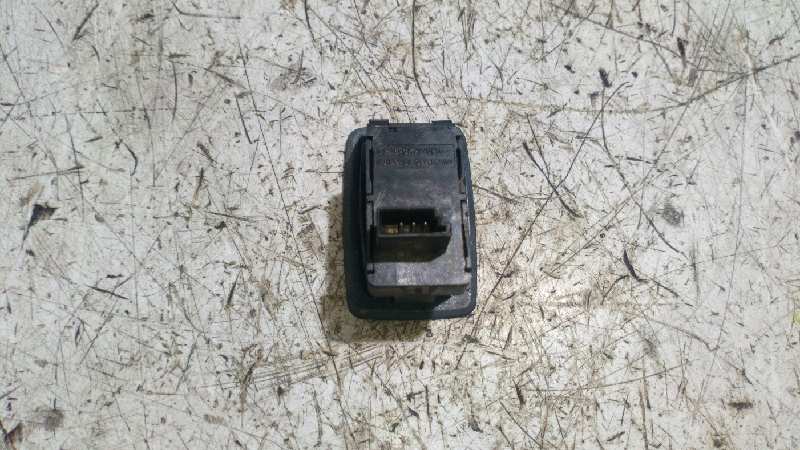 MANDO ELEVALUNAS TRASERO DERECHO BMW SERIE 1 BERLINA (E81/E87) - vista 4