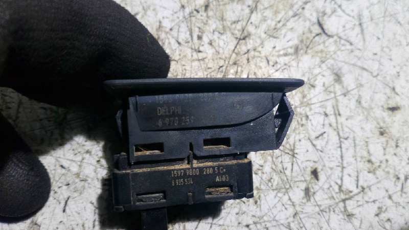 MANDO ELEVALUNAS TRASERO IZQUIERDO BMW SERIE 1 BERLINA (E81/E87) - vista 3