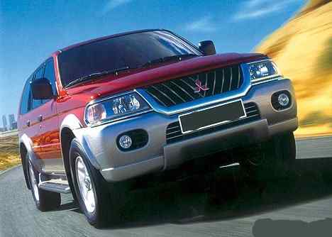 CONDENSADOR / RADIADOR  AIRE ACONDICIONADO MITSUBISHI MONTERO SPORT (K90) - vista 4