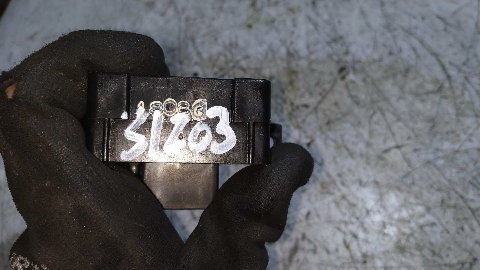 MANDO LIMPIA NISSAN CABSTAR - vista 2