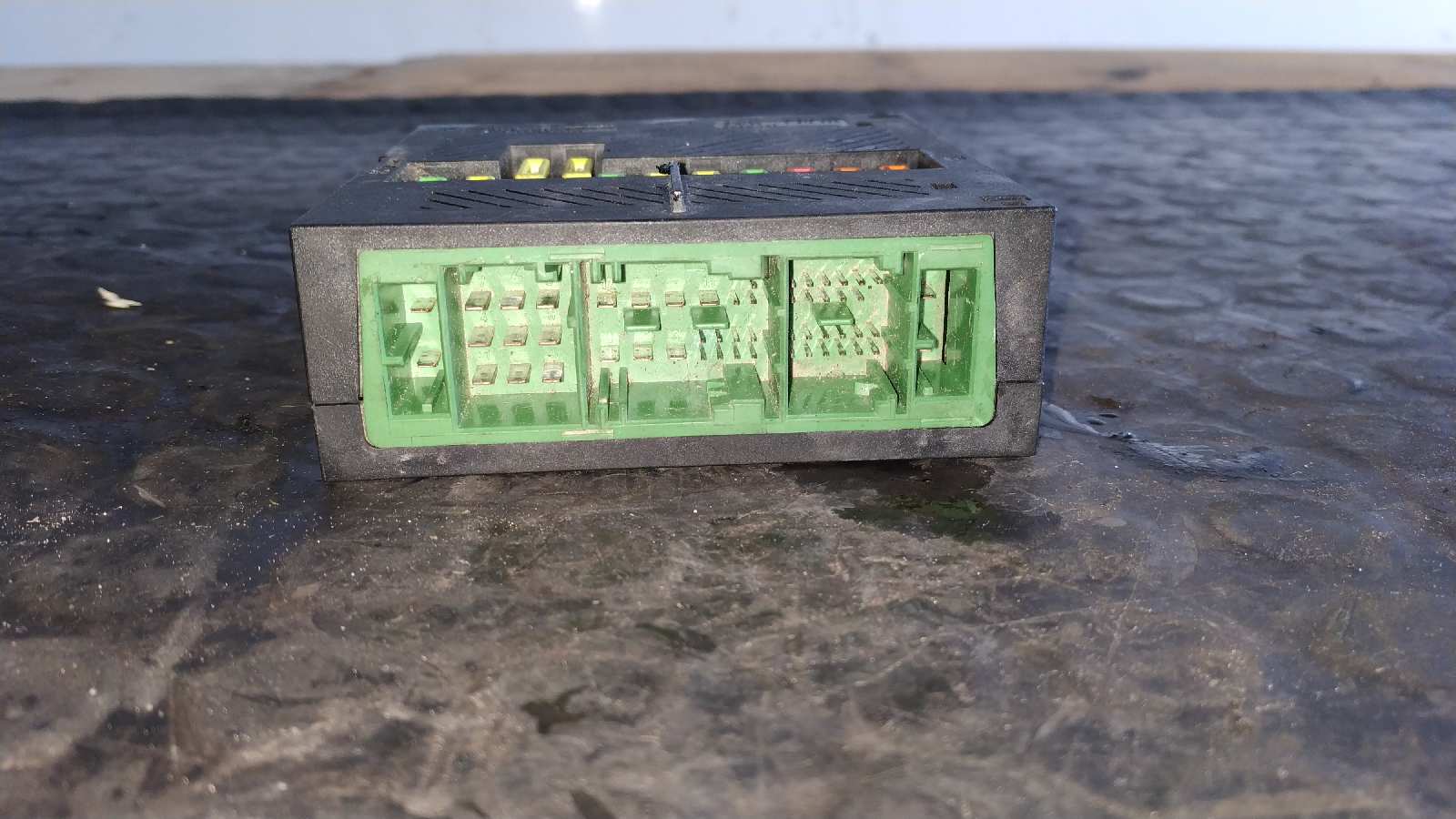 CAJA RELES / FUSIBLES BMW SERIE 7 (E65/E66) - vista 2