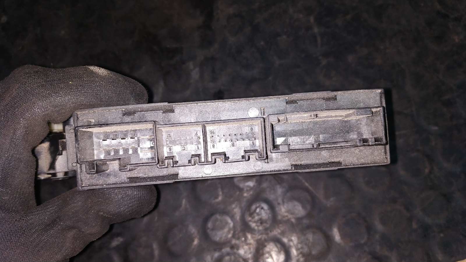 MOTOR ELEVALUNAS TRASERO IZQUIERDO AUDI A4 BERLINA (8E) - vista 4