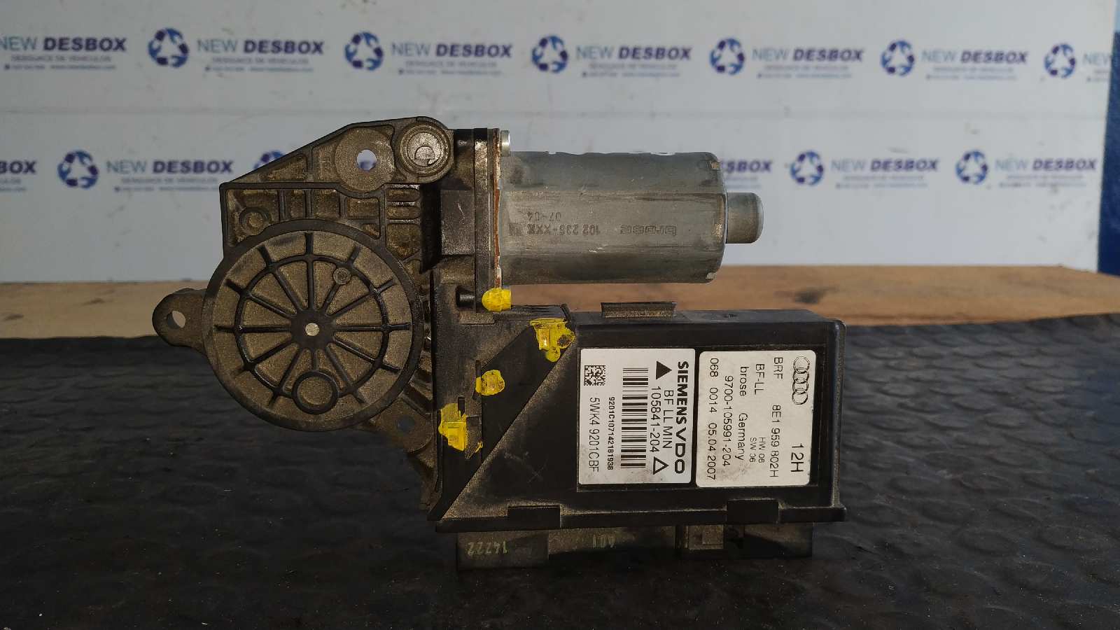 MOTOR ELEVALUNAS DELANTERO DERECHO AUDI A4 BERLINA (8E) - vista 4