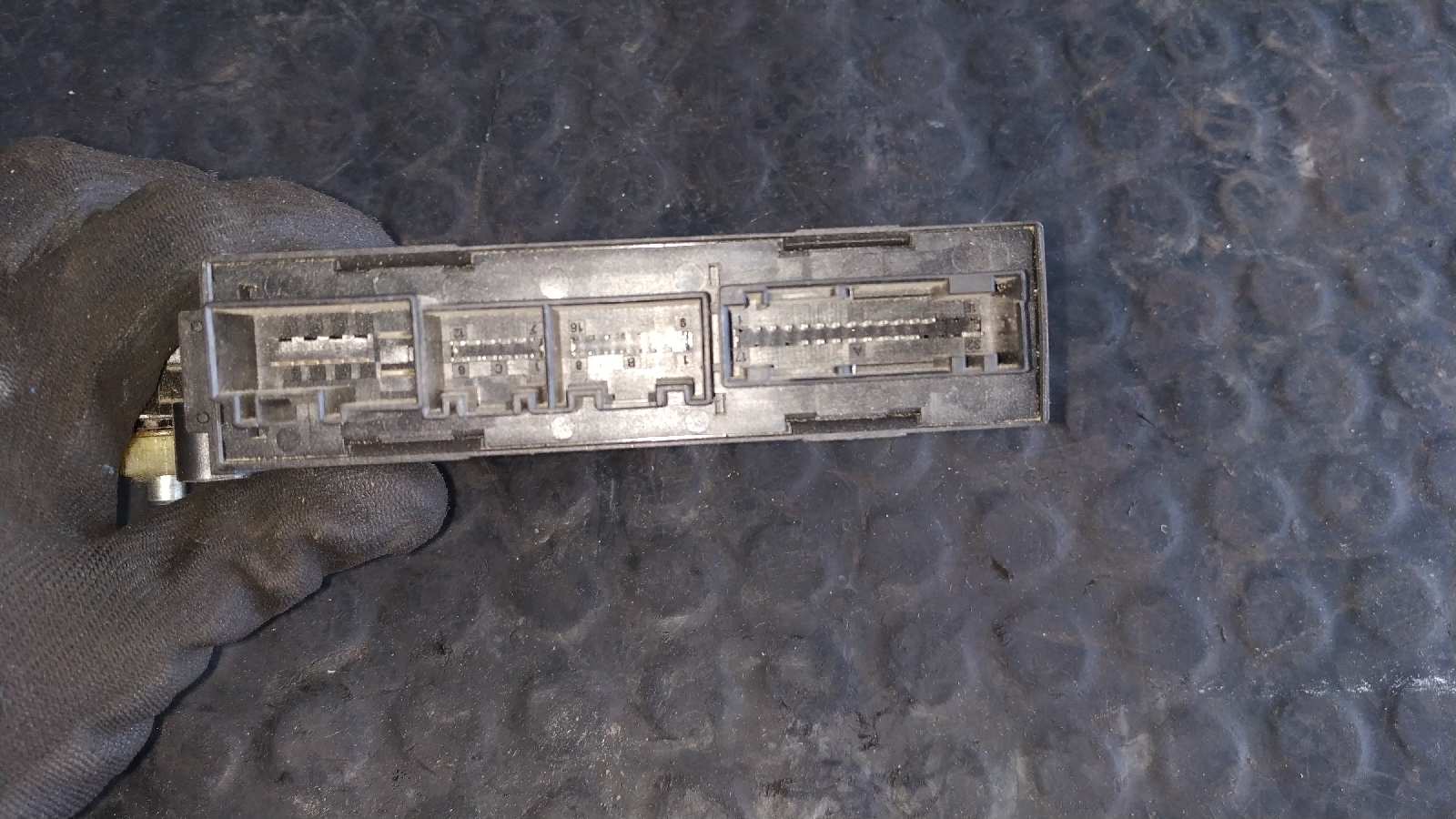 MOTOR ELEVALUNAS DELANTERO DERECHO AUDI A4 BERLINA (8E) - vista 2