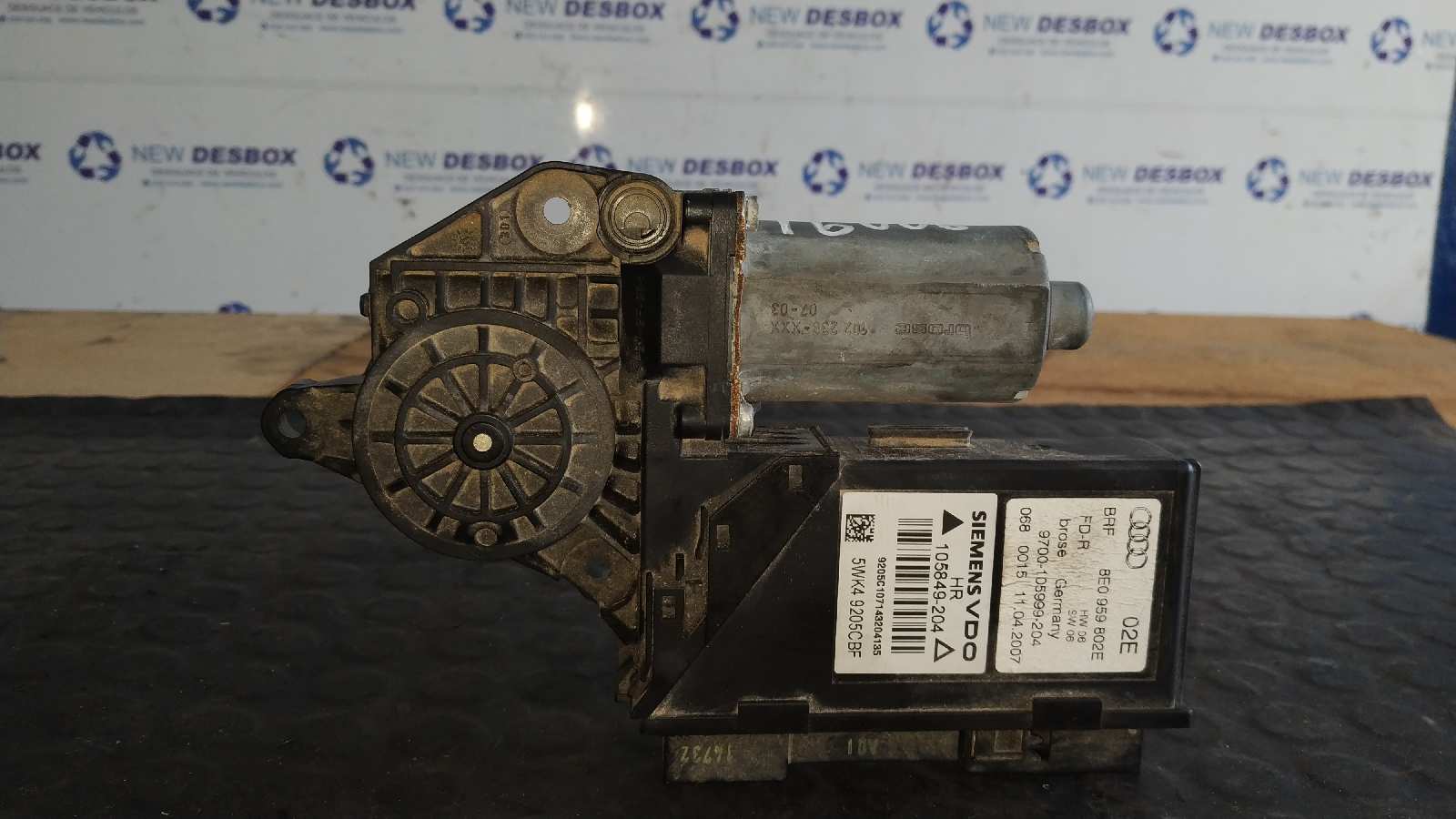 MOTOR ELEVALUNAS TRASERO DERECHO AUDI A4 BERLINA (8E) - vista 4