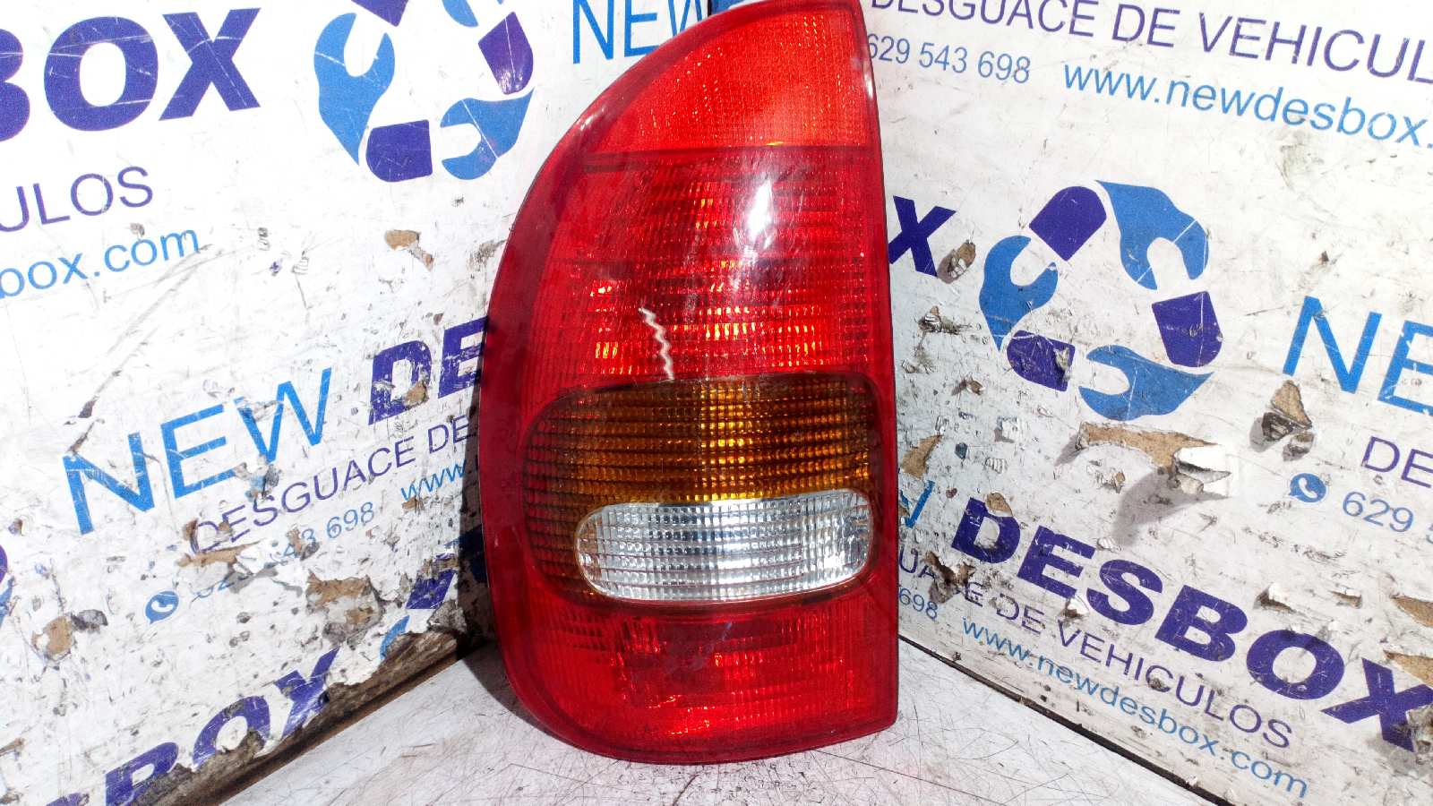 PILOTO TRASERO IZQUIERDO OPEL CORSA B