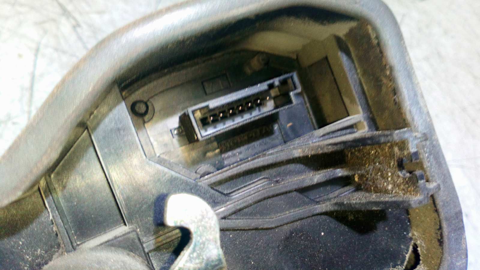 CERRADURA PUERTA DELANTERA IZQUIERDA BMW SERIE 1 BERLINA (E81/E87) - vista 2