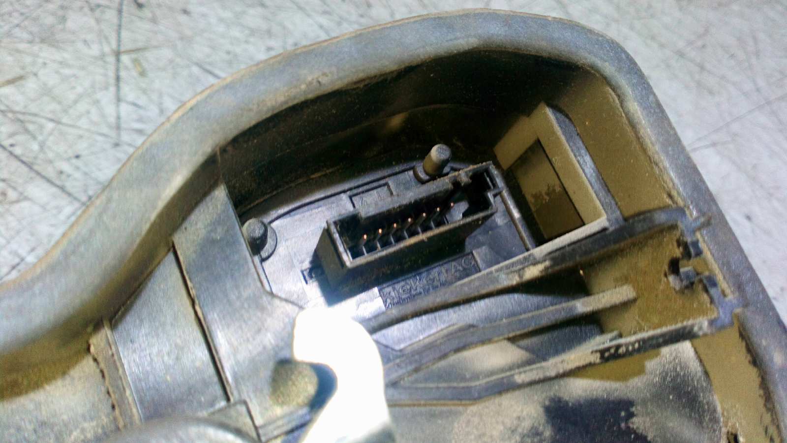 CERRADURA PUERTA TRASERA IZQUIERDA BMW SERIE 1 BERLINA (E81/E87) - vista 3