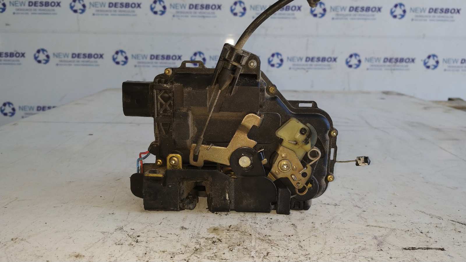 CERRADURA PUERTA DELANTERA DERECHA VOLKSWAGEN GOLF IV BERLINA (1J1) - vista 5