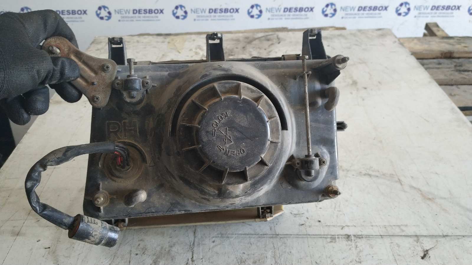 FARO DERECHO SSANGYONG FAMILY 2.5 - vista 2