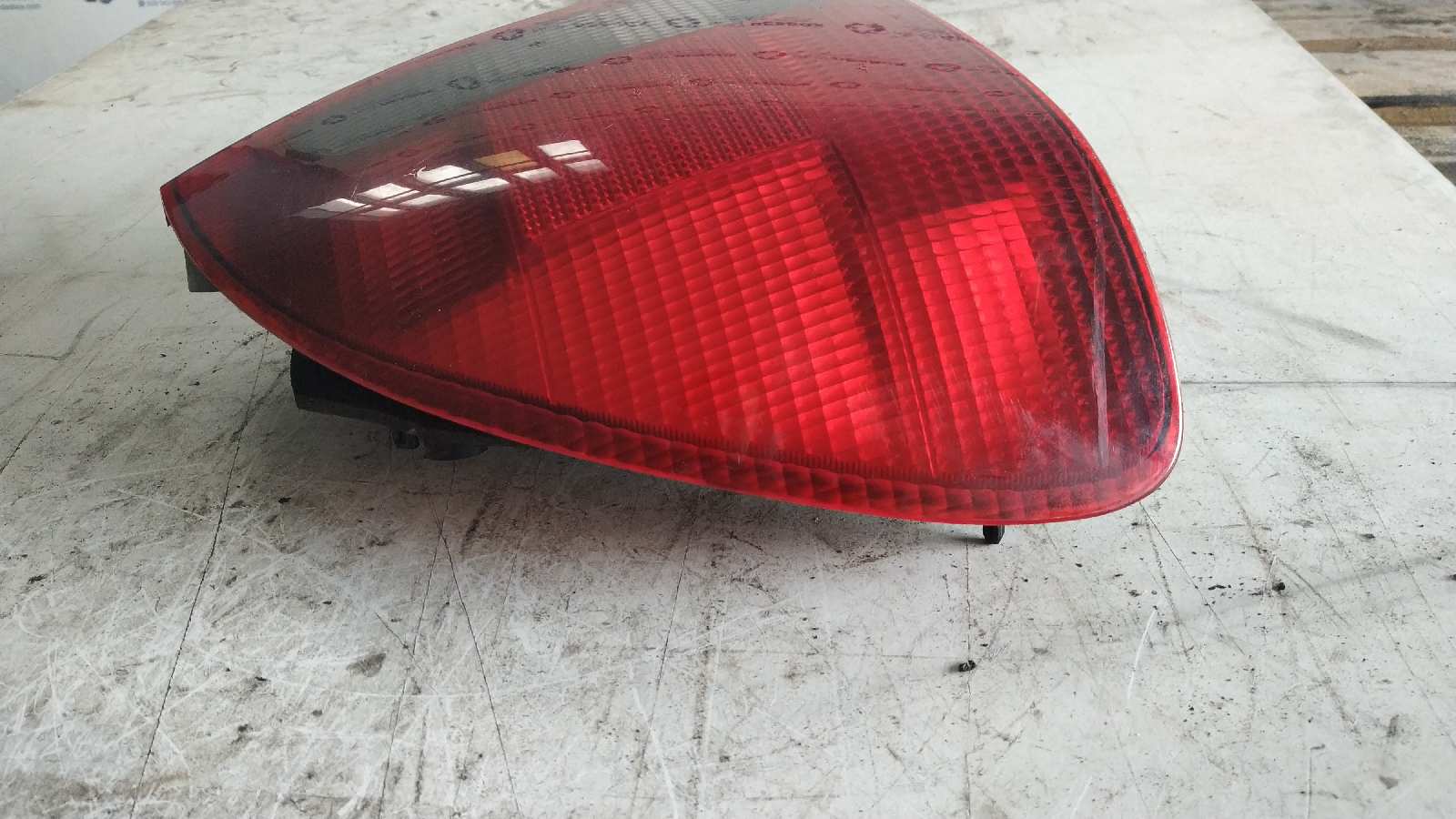 PILOTO TRASERO IZQUIERDO MG ROVER SERIE 45 (RT) - vista 2