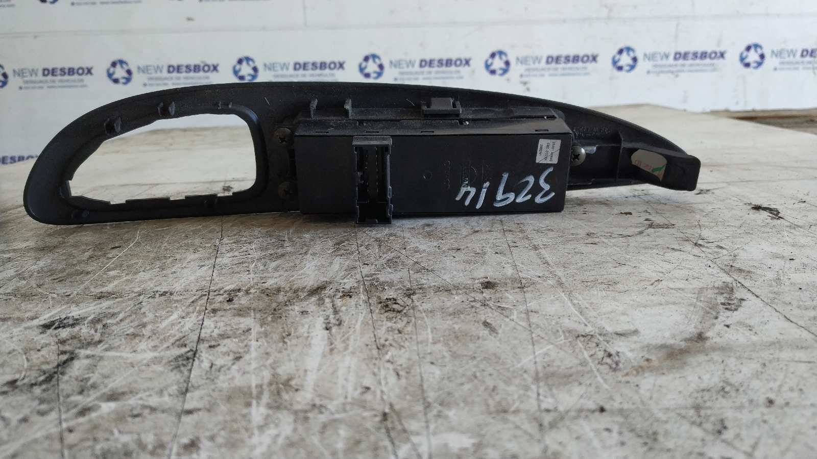 MANDO ELEVALUNAS DELANTERO IZQUIERDO NISSAN PRIMERA BERLINA (P12) - vista 3