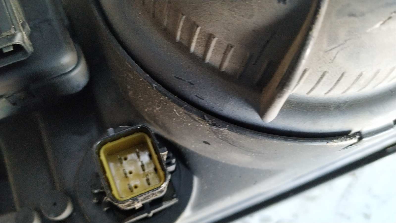 FARO DERECHO LAND ROVER FREELANDER (LN) - vista 7