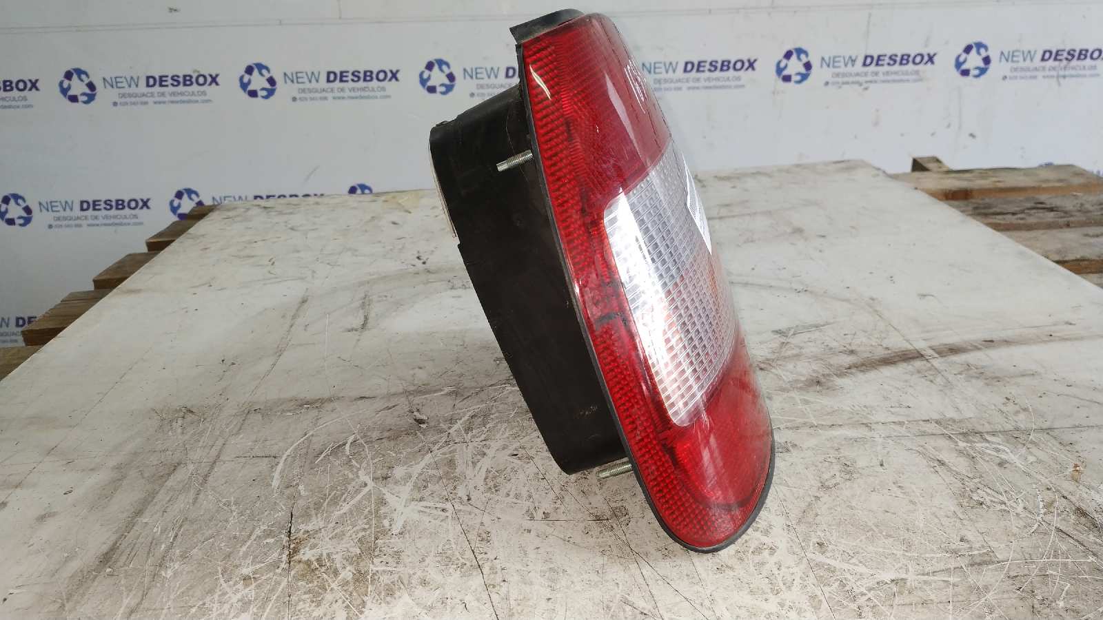 PILOTO TRASERO IZQUIERDO NISSAN SUNNY BERLINA (N13) - vista 2