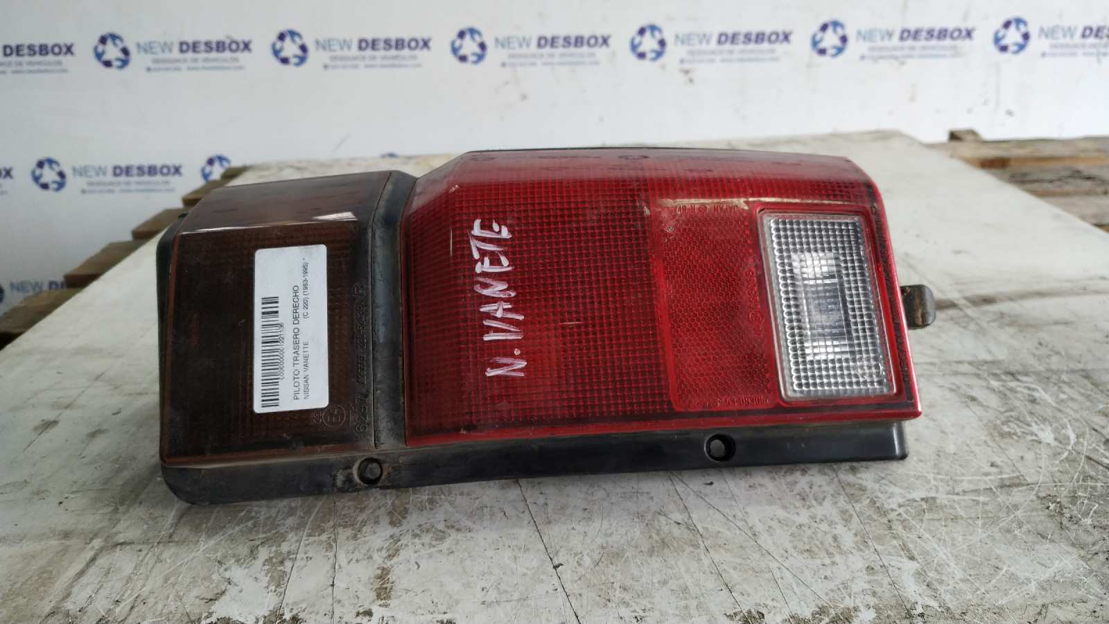 PILOTO TRASERO DERECHO NISSAN VANETTE (C 220)