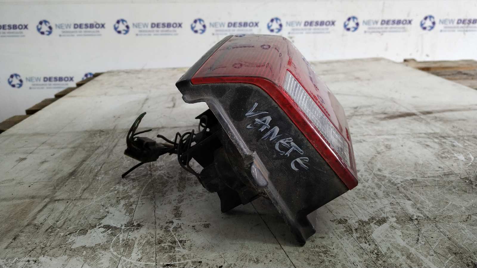 PILOTO TRASERO IZQUIERDO NISSAN VANETTE (C 220) - vista 3