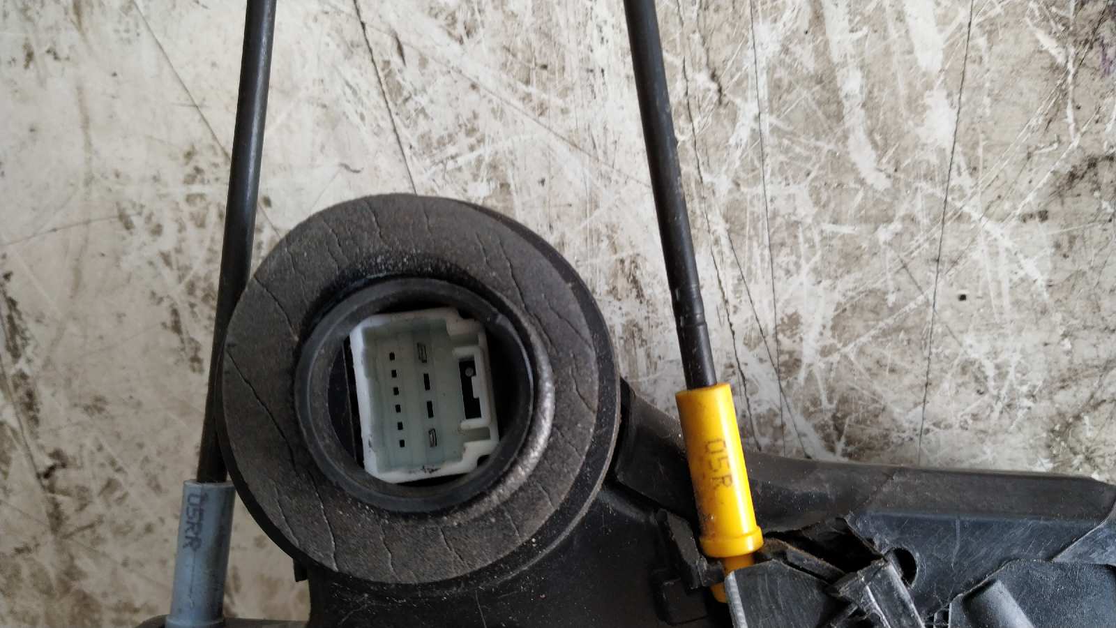 CERRADURA PUERTA TRASERA DERECHA TOYOTA COROLLA (E12) - vista 4