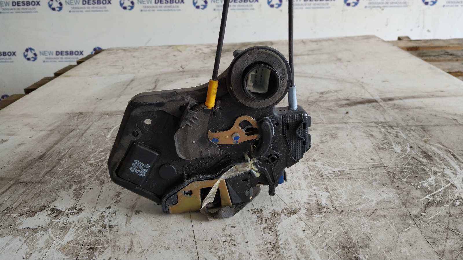 CERRADURA PUERTA TRASERA IZQUIERDA TOYOTA COROLLA (E12) - vista 4