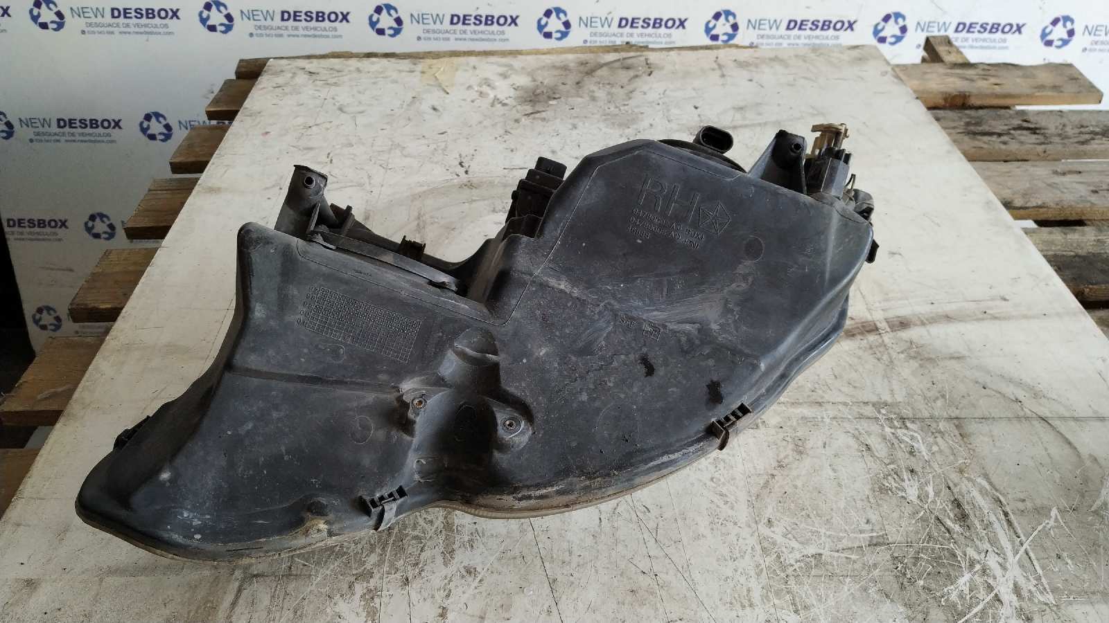 FARO DERECHO CHRYSLER 300 M (LR) - vista 6