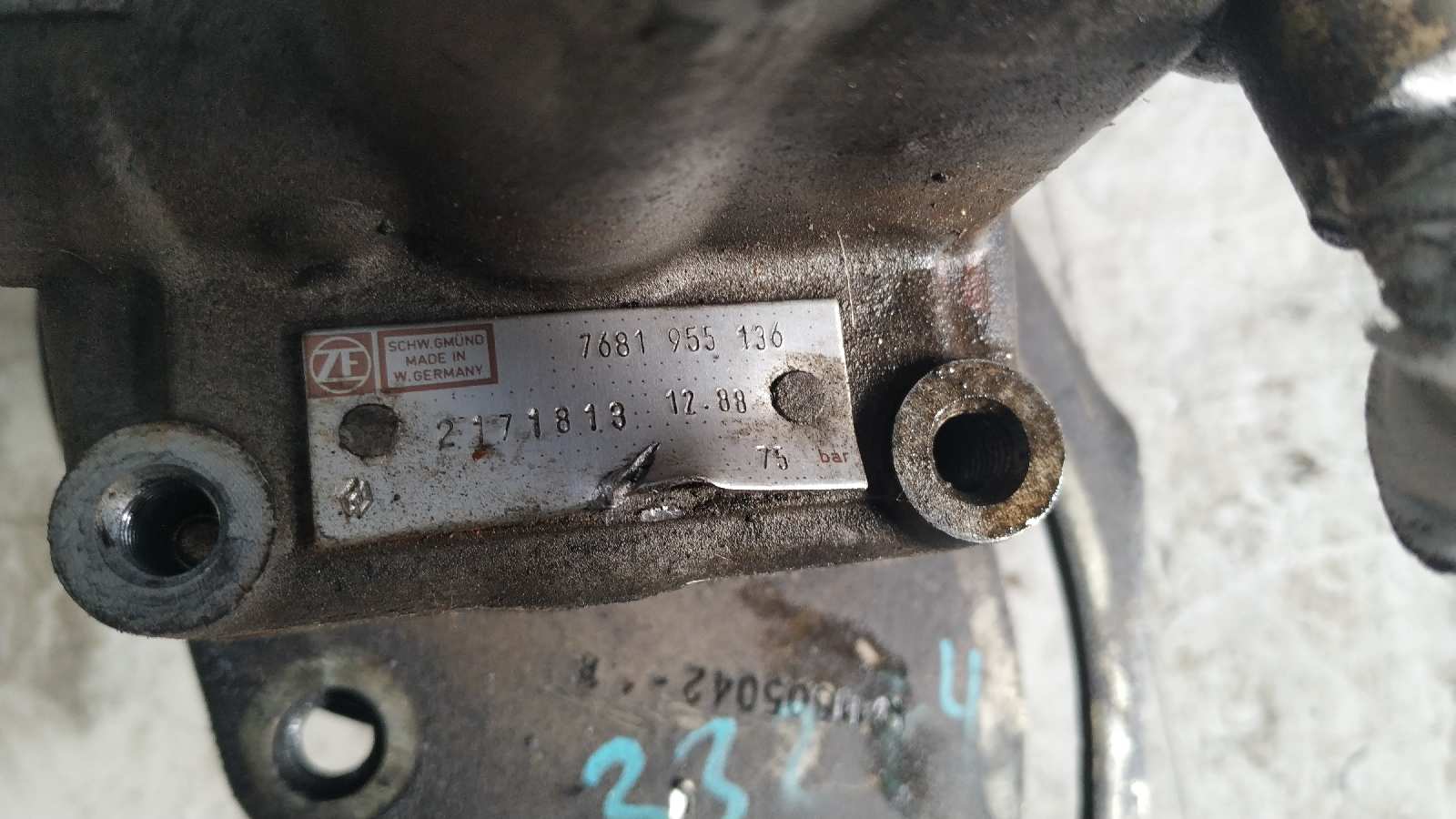 BOMBA DIRECCION NISSAN TRADE - vista 3