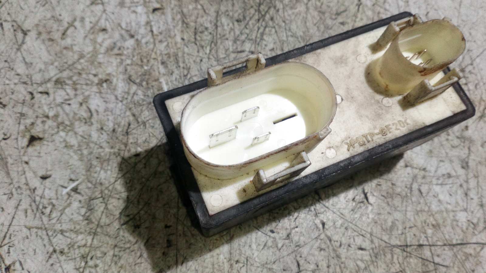 CAJA RELES VENTILADORES VOLKSWAGEN GOLF III BERLINA (1H1) - vista 2