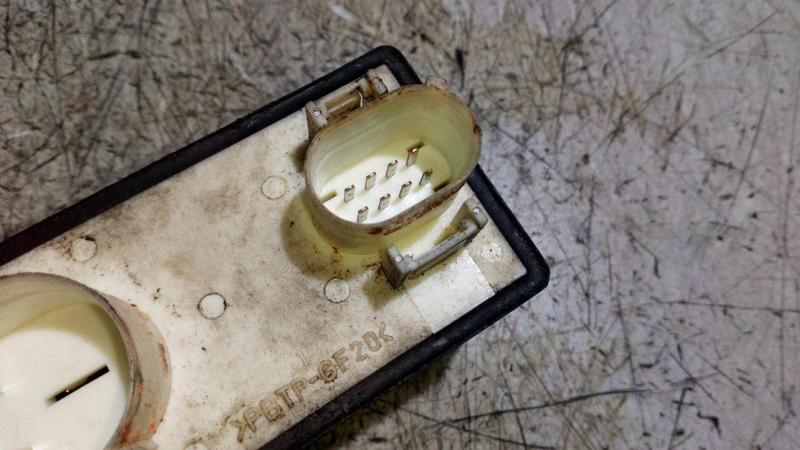 CAJA RELES VENTILADORES VOLKSWAGEN GOLF III BERLINA (1H1) - vista 4