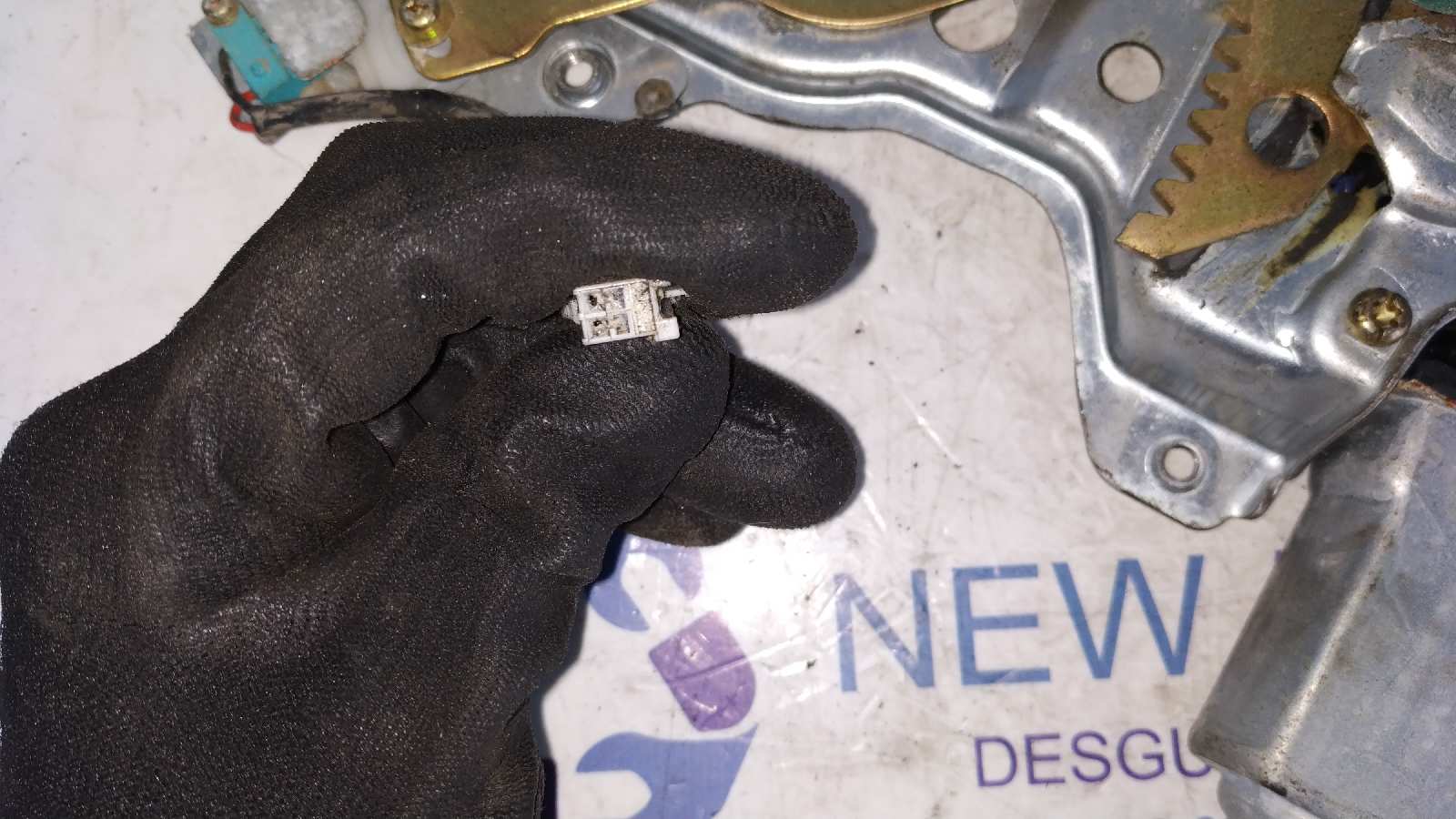 ELEVALUNAS TRASERO IZQUIERDO MITSUBISHI L 200 (K6/7) - vista 2