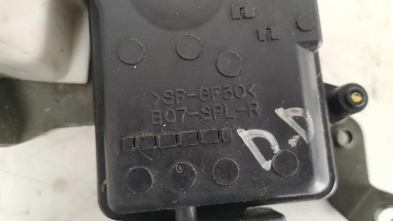 CERRADURA PUERTA DELANTERA DERECHA SUZUKI IGNIS RM (MH) - vista 3