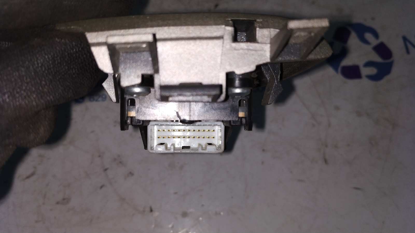 MANDO ELEVALUNAS DELANTERO IZQUIERDO TOYOTA COROLLA (E12) - vista 4