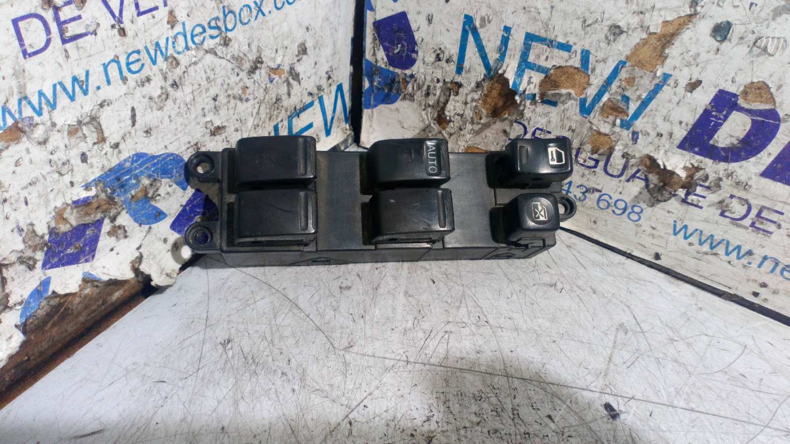 MANDO ELEVALUNAS DELANTERO IZQUIERDO NISSAN ALMERA TINO (V10M)