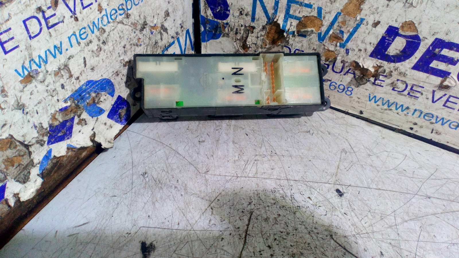 MANDO ELEVALUNAS DELANTERO IZQUIERDO NISSAN ALMERA TINO (V10M) - vista 2