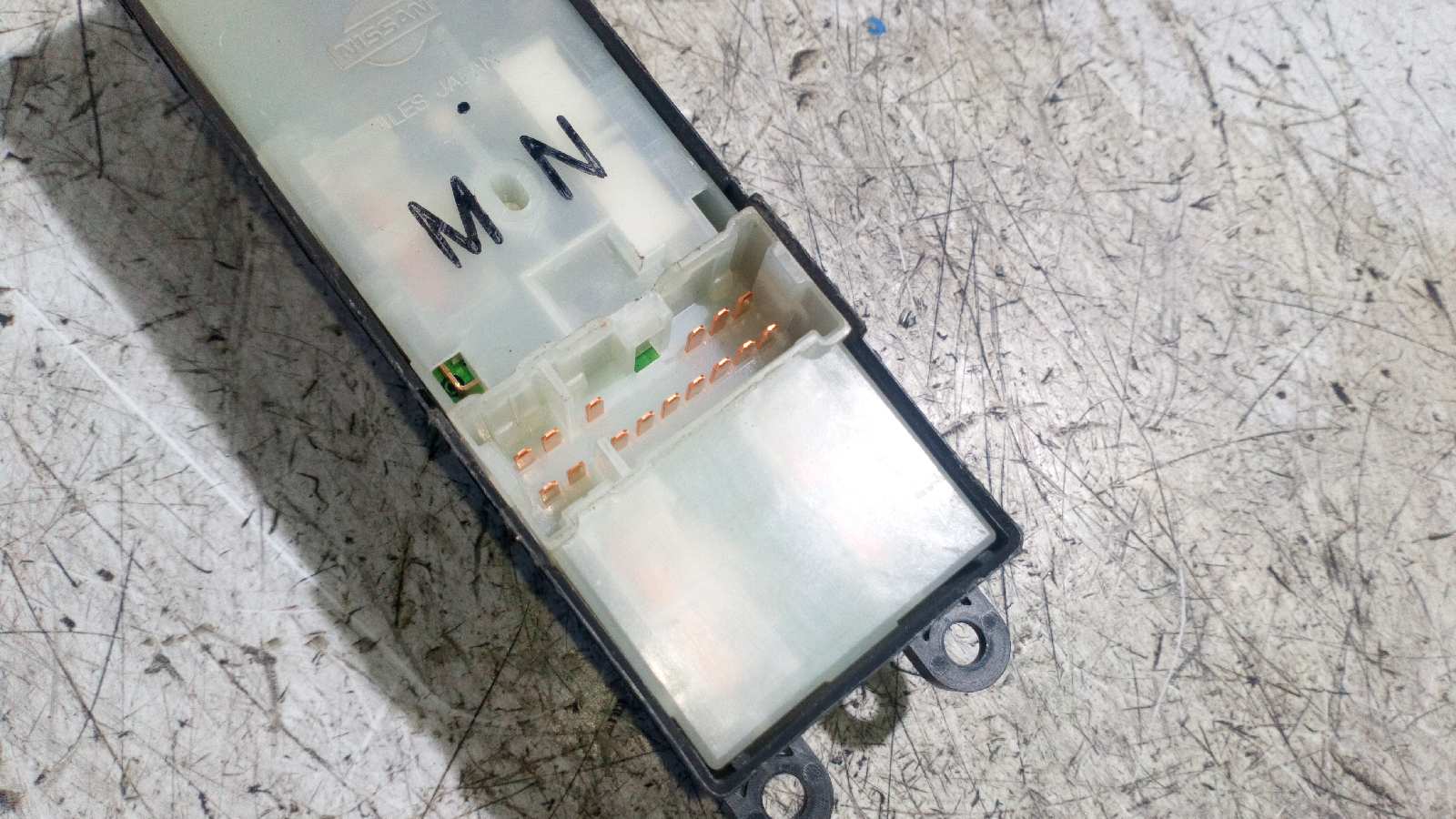 MANDO ELEVALUNAS DELANTERO IZQUIERDO NISSAN ALMERA TINO (V10M) - vista 3