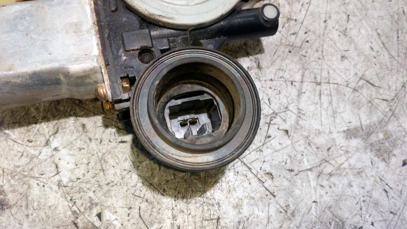 ELEVALUNAS TRASERO IZQUIERDO TOYOTA RAV 4 (A2) - vista 4