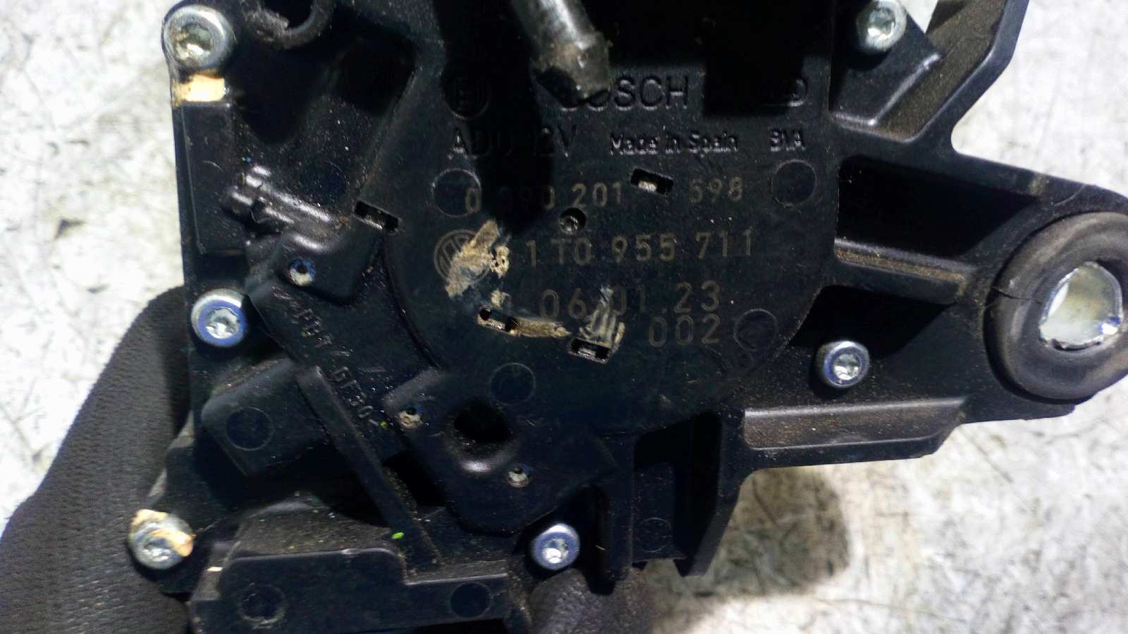 MOTOR LIMPIA TRASERO VOLKSWAGEN TOURAN (1T2) - vista 4