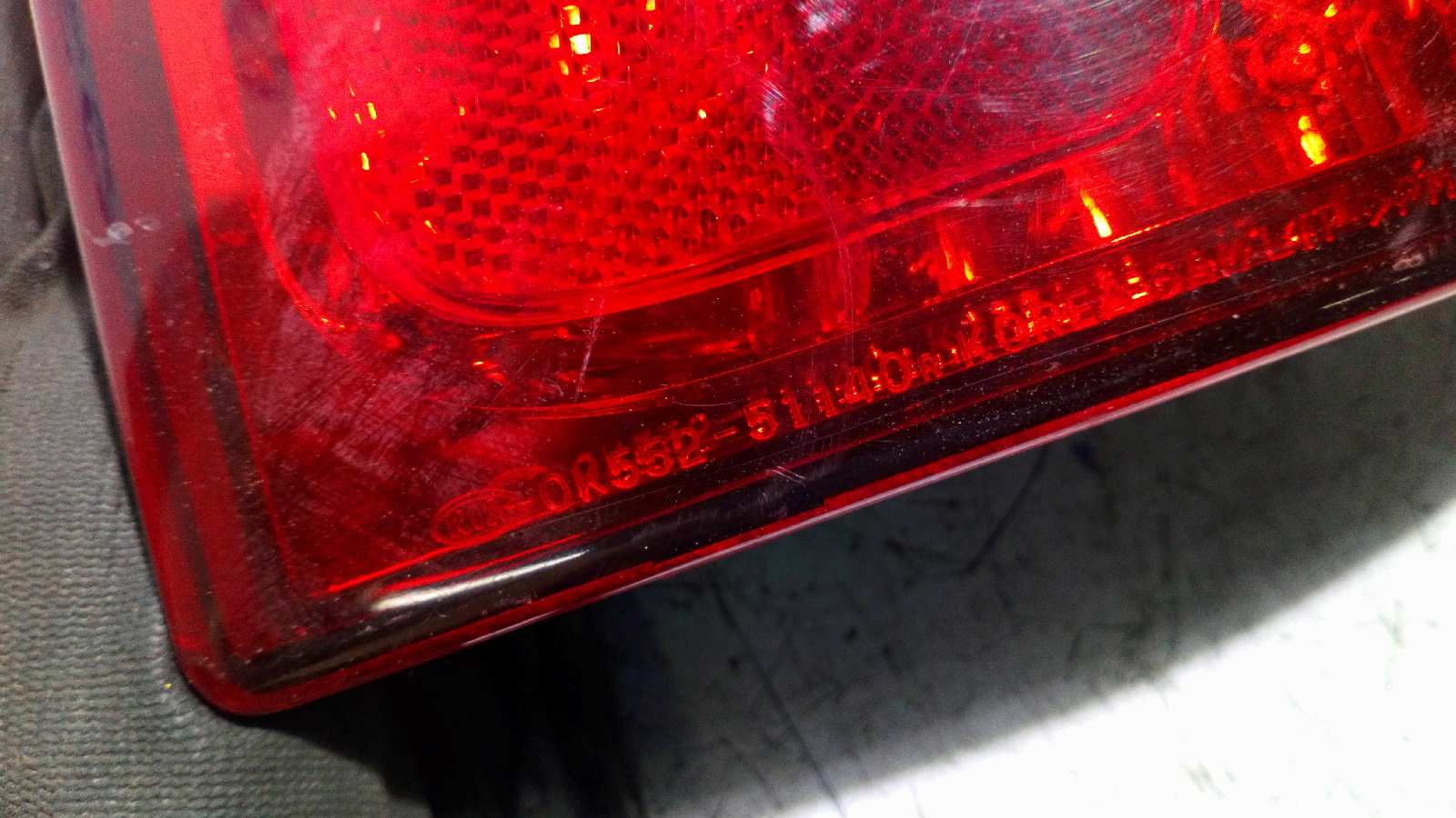 PILOTO TRASERO DERECHO KIA CARNIVAL 2.9 - vista 2