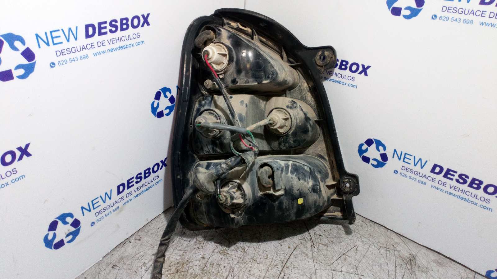 PILOTO TRASERO DERECHO KIA CARNIVAL 2.9 - vista 2