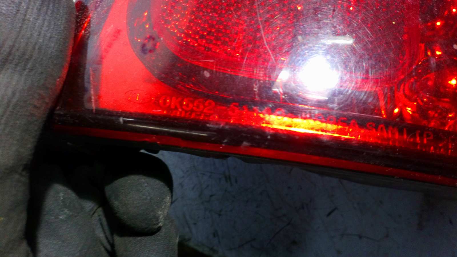 PILOTO TRASERO DERECHO KIA CARNIVAL 2.9 - vista 3